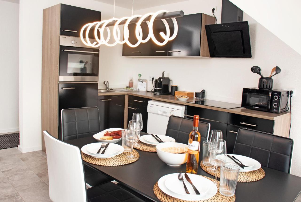 Blackncozy - Design Appartement Mit Boxspringbett Und Balkon Lörrach Exterior foto